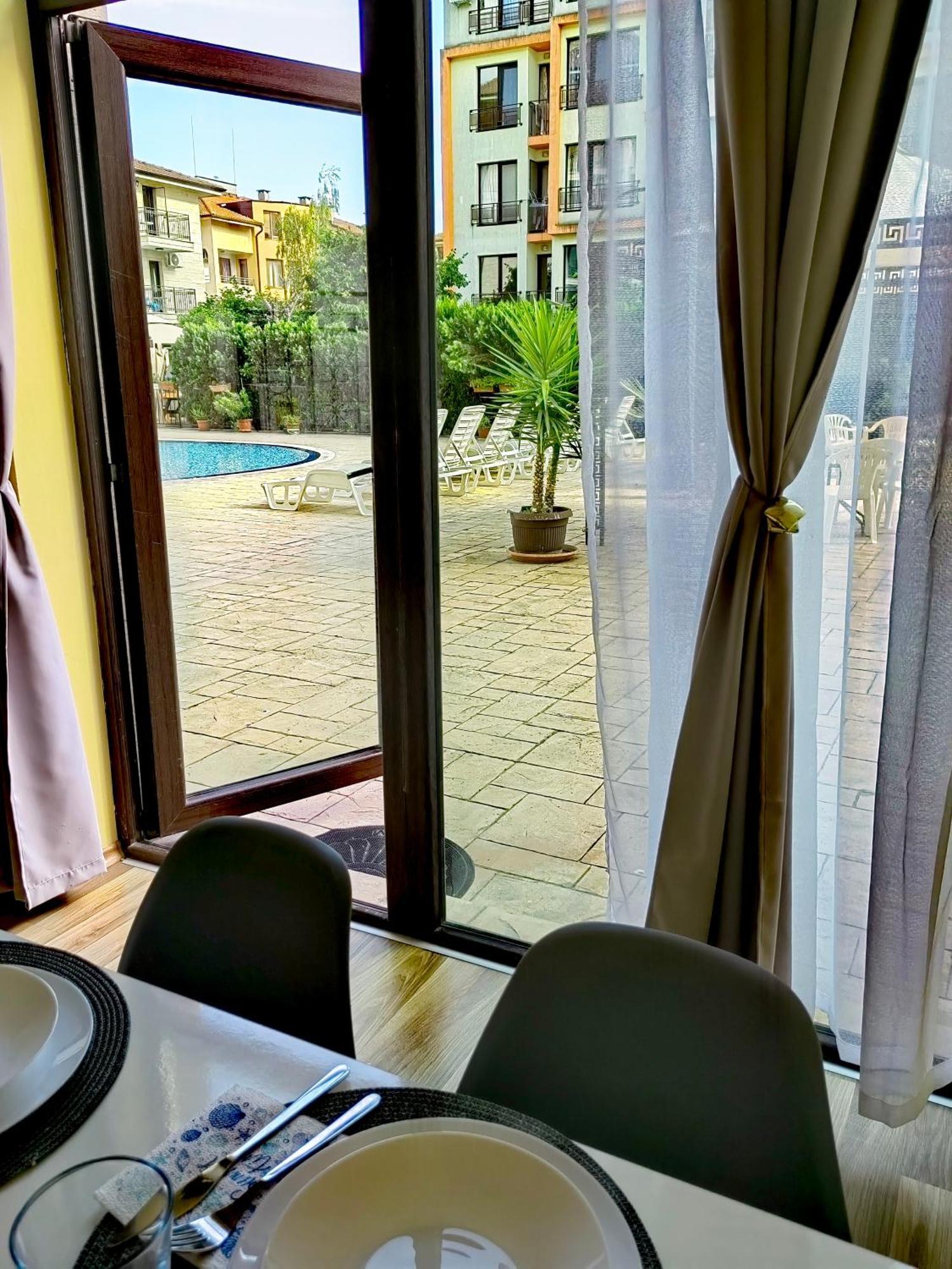 Pool Apartment Amadeus Lux Сонячний Берег Номер фото